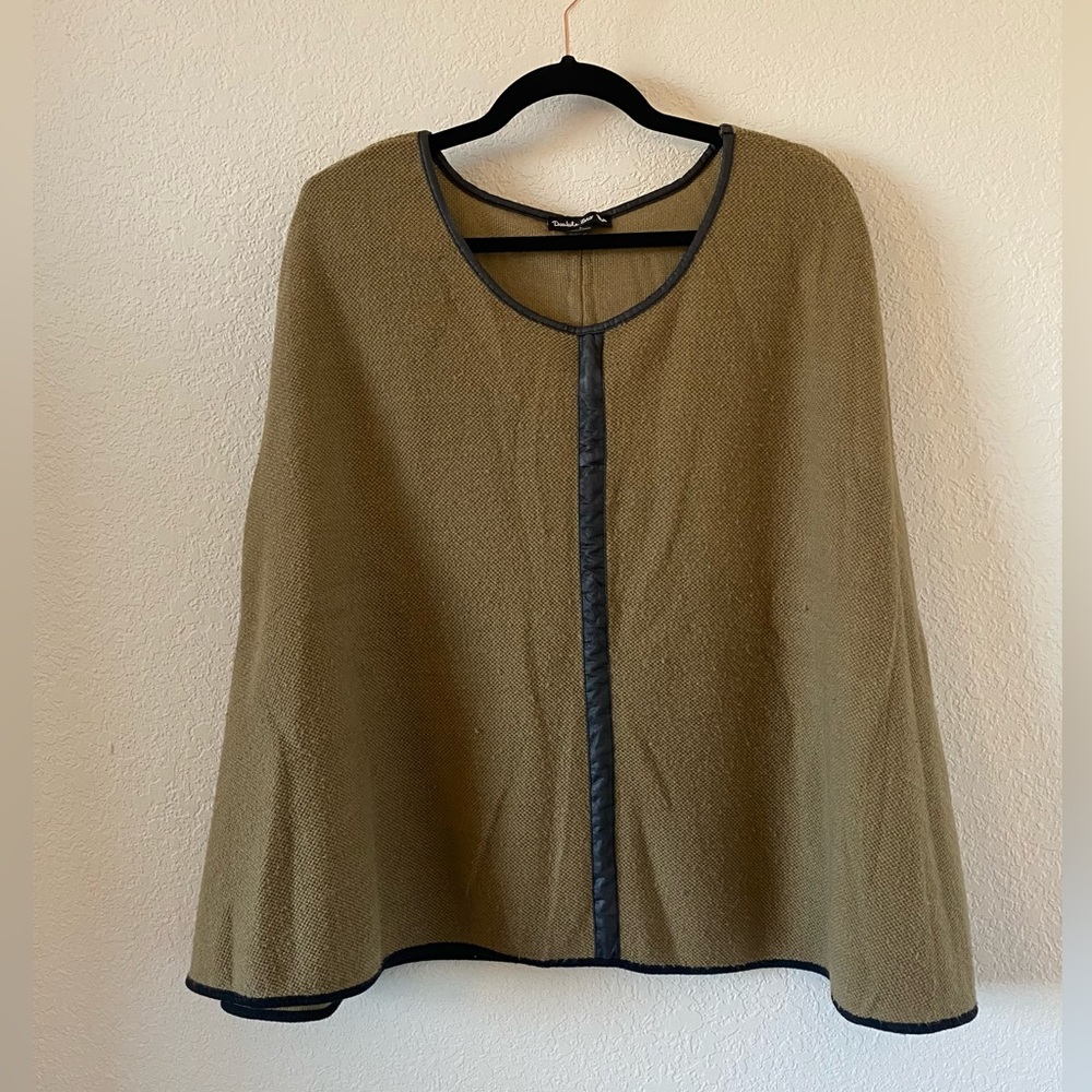 Double Zero Olive Green Cape, Size L